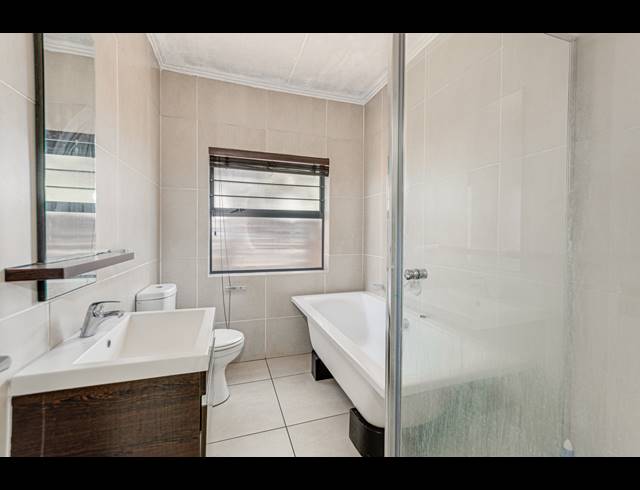 3 BEDROOM APARTMENT FOR SALE IN FOURWAYS